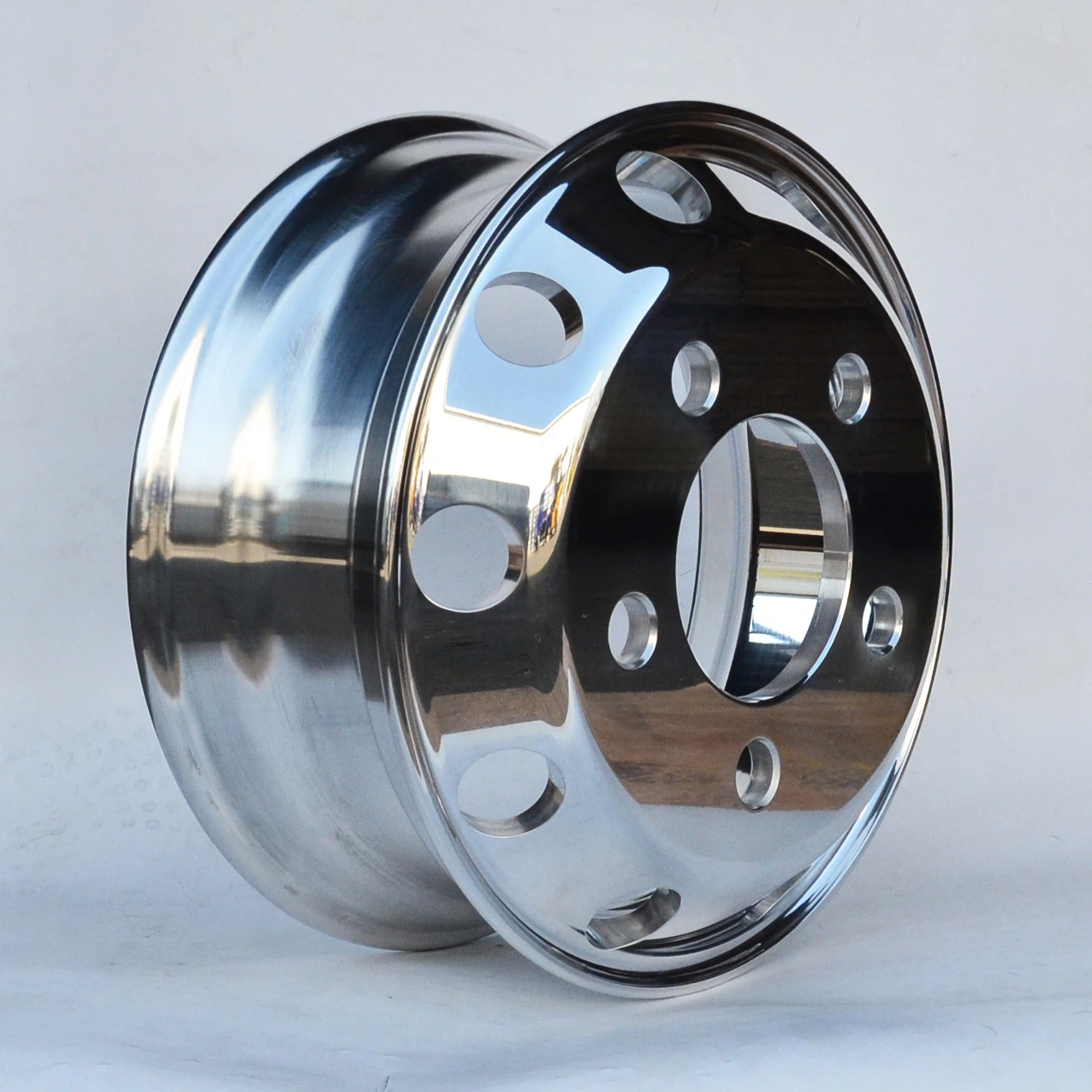 Truck wheel