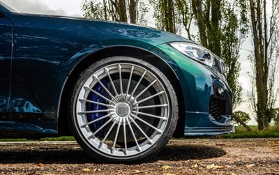 Hvordan materialet til bilhjul påvirker kjøreopplevelsen